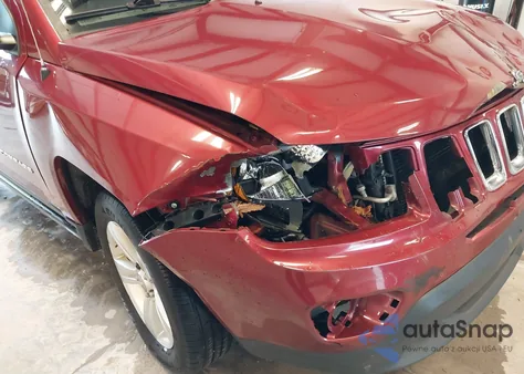 2016 Jeep Compass Latitude z USA, uszkodzony, nr VIN 1C4NJDEB5GD587688